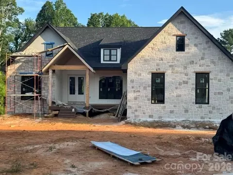 5762 Jeremiah Ct, Hickory, NC 28601