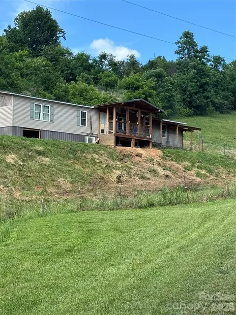 400 Morgan Branch Rd, Marshall, NC 28753