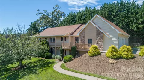 506 Brook Knoll Cir, Weaverville, NC 28787