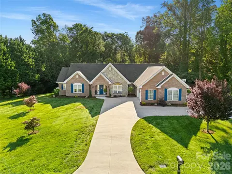 115 Country Club Dr, Morganton, NC 28655