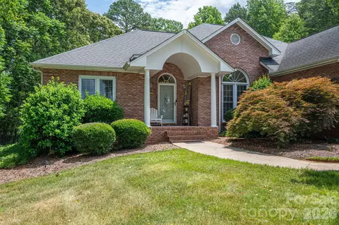 1080 Mackey Ct, Gastonia, NC 28056