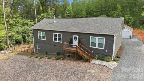 118 Sanford Ct, Troy, NC 27371