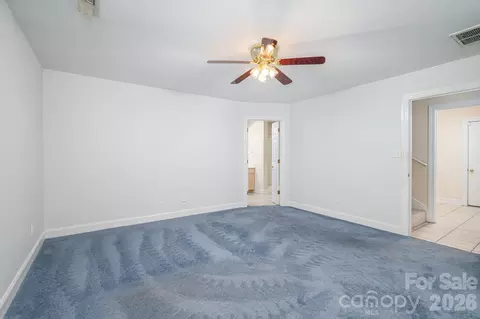 Bedroom - 112 Mooreland Ne Dr NE, Conover, NC 28613 photo 2 of 6