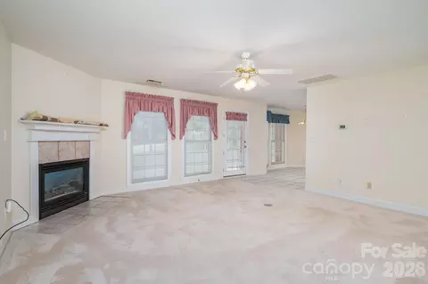Living - 112 Mooreland Ne Dr NE, Conover, NC 28613 photo 2 of 3
