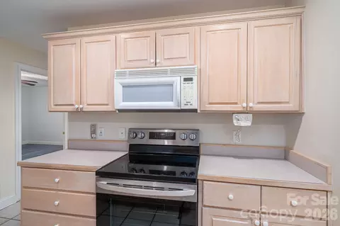 Kitchen - 112 Mooreland Ne Dr NE, Conover, NC 28613 photo 4 of 4