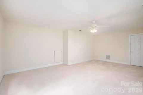Bedroom - 112 Mooreland Ne Dr NE, Conover, NC 28613 photo 5 of 6