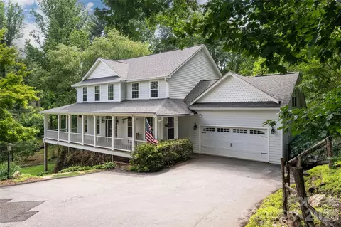 10 Lark Hill Dr, Arden, NC 28704