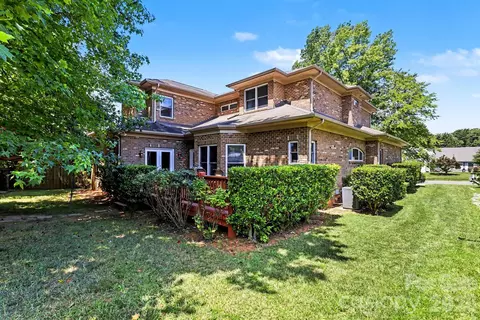 10130 Fairlea Dr, Charlotte, NC 28269