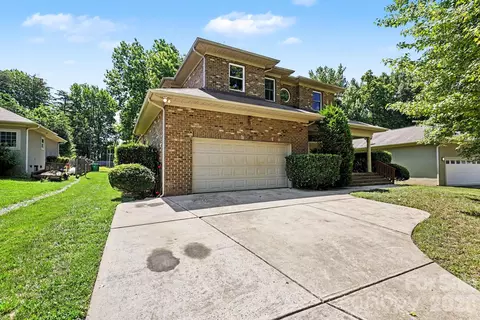 10130 Fairlea Dr, Charlotte, NC 28269