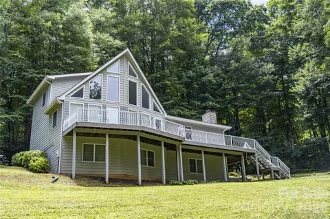 101 Friar Tuck Ln, Maggie Valley, NC 28751