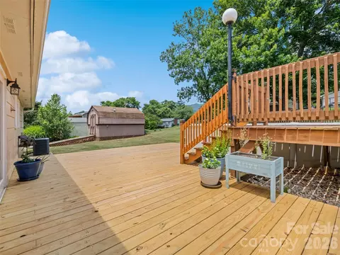 Exterior - 111 Keith St, Clyde, NC 28721 photo 2 of 4