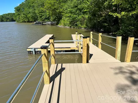 247 Windingwood Dr, Statesville, NC 28677