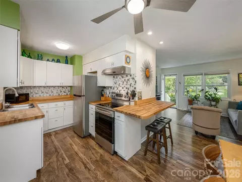 Kitchen - 14 Fox Run Pl, Fairview, NC 28730 photo 2 of 2