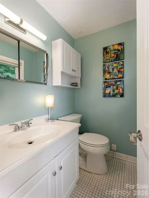 Bath - 14 Fox Run Pl, Fairview, NC 28730 photo 1 of 2