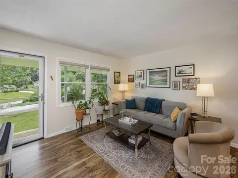 Living - 14 Fox Run Pl, Fairview, NC 28730 photo 2 of 3