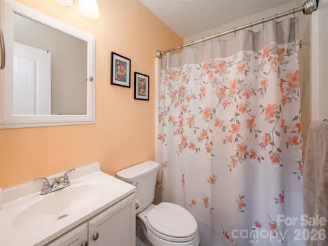 Bath - 14 Fox Run Pl, Fairview, NC 28730 photo 2 of 2