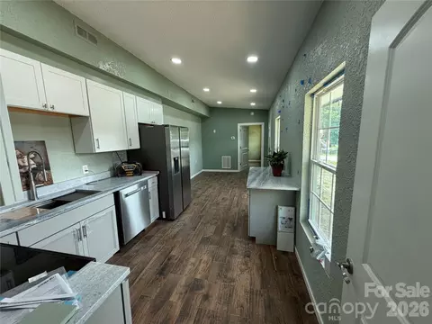 Entry Way - 68 Circle Dr, Marion, NC 28752 photo 1 of 2