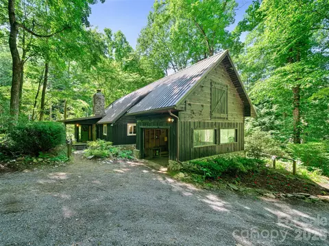 552 N Fork Rd, Burnsville, NC 28714