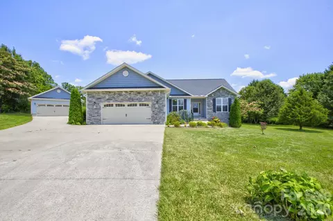 122 Cheraw Ln, Flat Rock, NC 28731