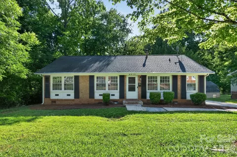 6820 Barrington Dr, Charlotte, NC 28215