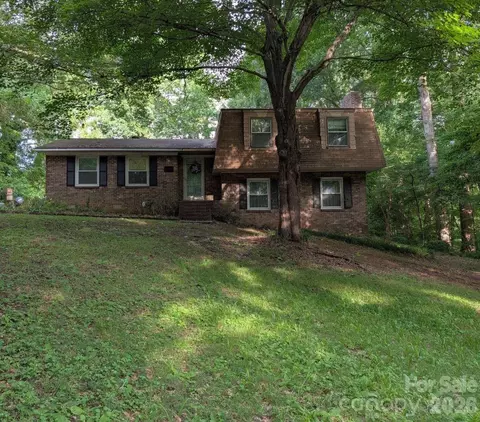 215 Swamp Fox Dr, Fort Mill, SC 29715