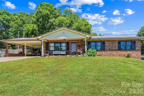 118 Hoover Nw St NW, Lenoir, NC 28645