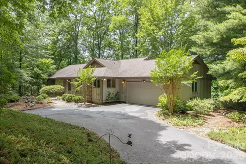 117 Tarnhill Dr, Flat Rock, NC 28731