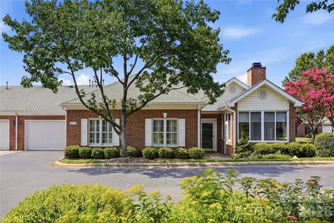 8302 Olde Troon Dr, Charlotte, NC 28277