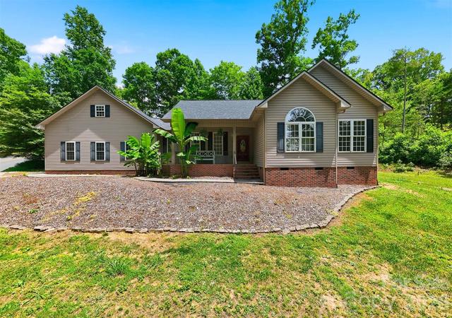 1395 Robinhood Dr, Morganton, NC 28655