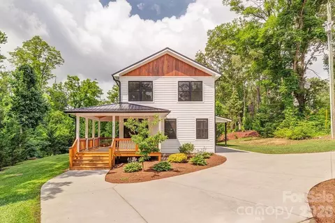 18 Wildwood Park Dr, Weaverville, NC 28787