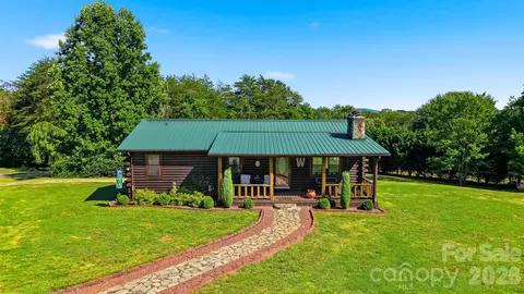 8365 White Pine Cir, Connelly Springs, NC 28612