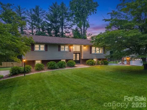 59 Underhill Rd, Hendersonville, NC 28792