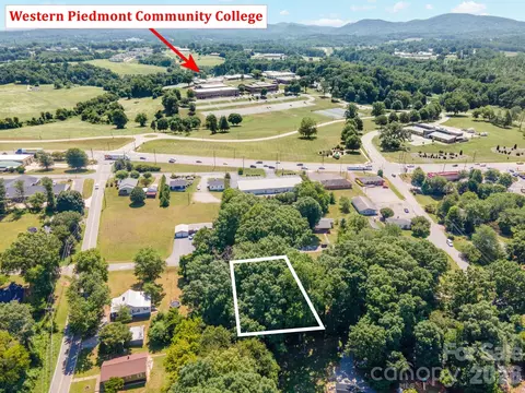 202 Wilson Dr, Morganton, NC 28655 photo 3
