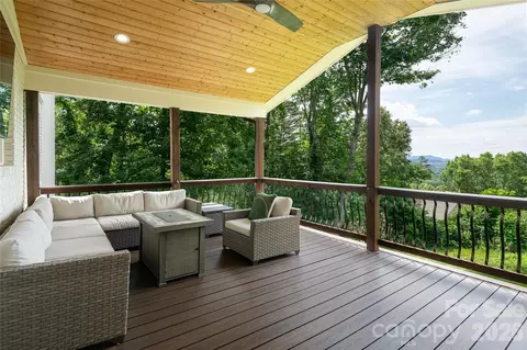 24 Audubon Dr, Asheville, NC 28804