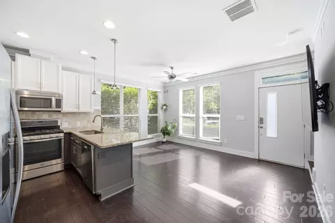 923 Warren Burgess Ln, Charlotte, NC 28205