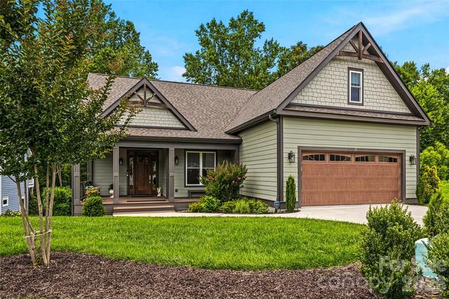 25 E Williams Meadow Ct, Hendersonville, NC 28739