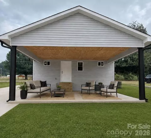 1810 E Greenbriar Rd, Statesville, NC 28677
