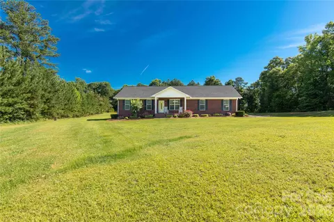 1962 Robin Dr, Lancaster, SC 29720