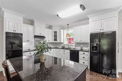 Kitchen - 1962 Robin Dr, Lancaster, SC 29720 photo 2 of 3