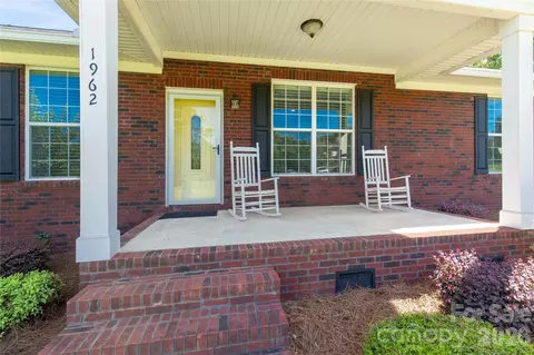 Exterior - 1962 Robin Dr, Lancaster, SC 29720 photo 3 of 4
