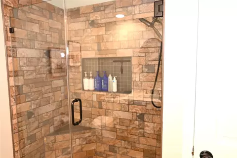 Bath - 3757 Rock Bridge Ne Dr NE, Conover, NC 28613 photo 1 of 5