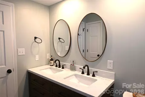 Bath - 3757 Rock Bridge Ne Dr NE, Conover, NC 28613 photo 2 of 5