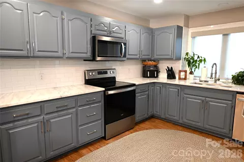 Kitchen - 3757 Rock Bridge Ne Dr NE, Conover, NC 28613 photo 3 of 3