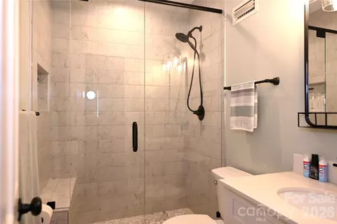 Bath - 3757 Rock Bridge Ne Dr NE, Conover, NC 28613 photo 3 of 5