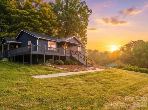 352 Jakes Branch Rd, Spruce Pine, NC 28777