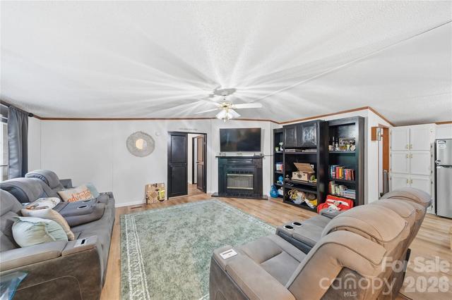 102 Sycamore Dr, Hickory, NC 28601