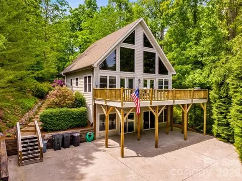 19 Holly Crest Ln, Fairview, NC 28730
