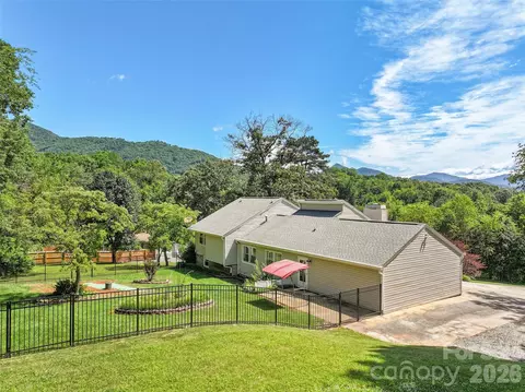 Exterior - 519 Nellie John Dr, Clyde, NC 28721 photo 2 of 8