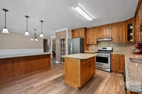 Kitchen - 519 Nellie John Dr, Clyde, NC 28721 photo 3 of 5