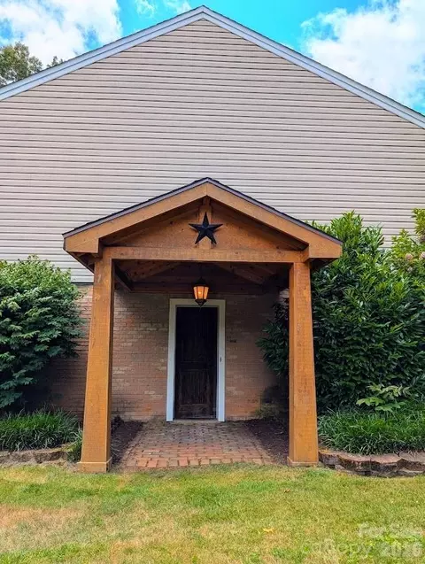 Exterior - 519 Nellie John Dr, Clyde, NC 28721 photo 4 of 8